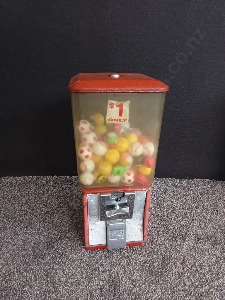 NORTHWESTERN SINGLE RED VENDING MACHINE COMPLETE WITH STOCK Image 1++