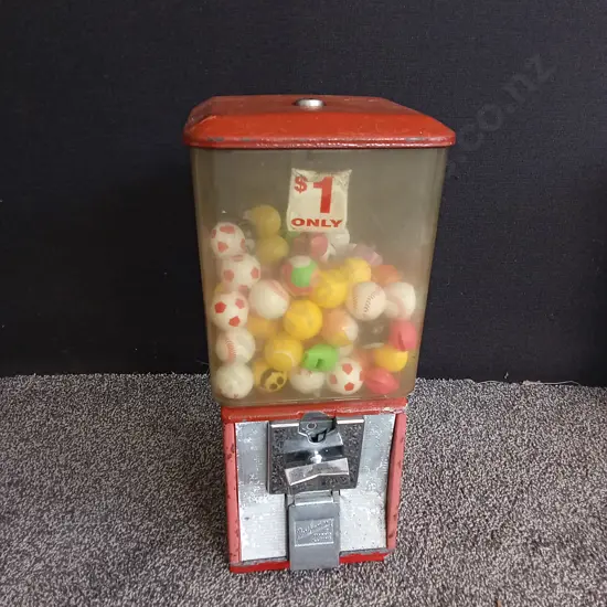 NORTHWESTERN SINGLE RED VENDING MACHINE COMPLETE WITH STOCK