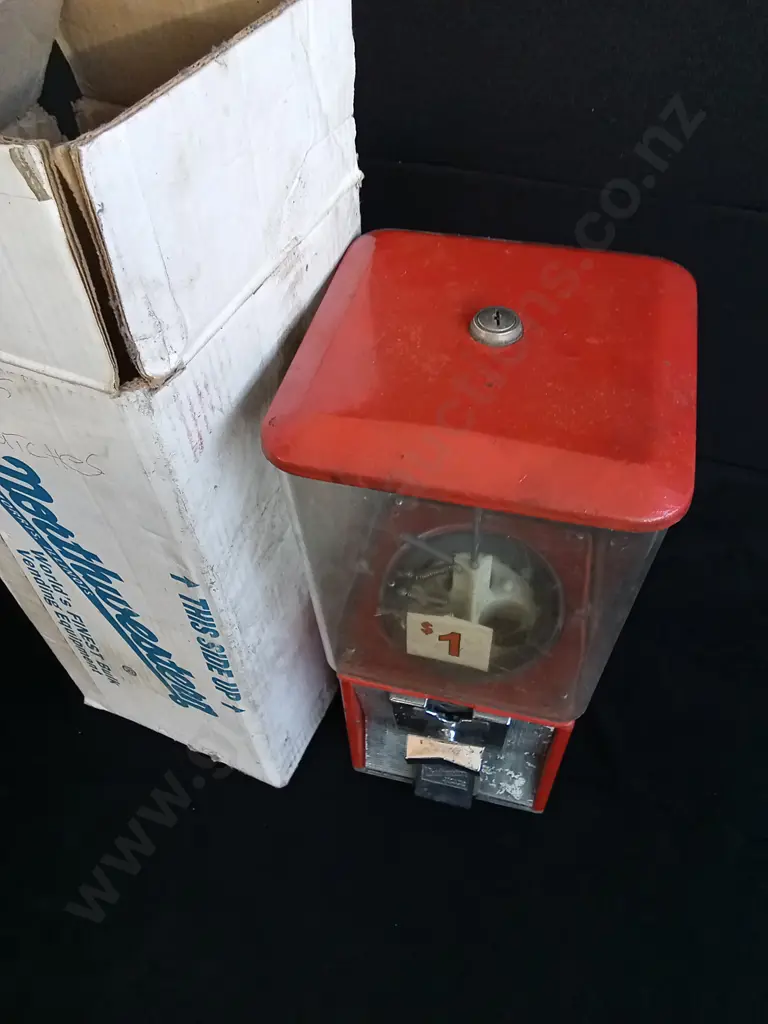 BOXED NORTHWESTERN SINGLE RED VENDING MACHINE Image 1++