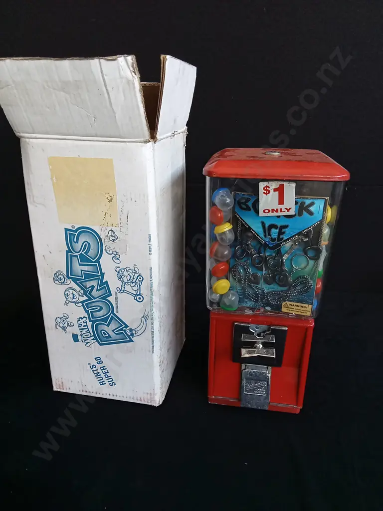 BOXED NORTHWESTERN SINGLE RED VENDING MACHINE COMPLETE WITH STOCK Image 1++