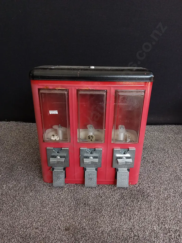 UNBRANDED 3 IN 1 TOY DISPENSER Image 1++