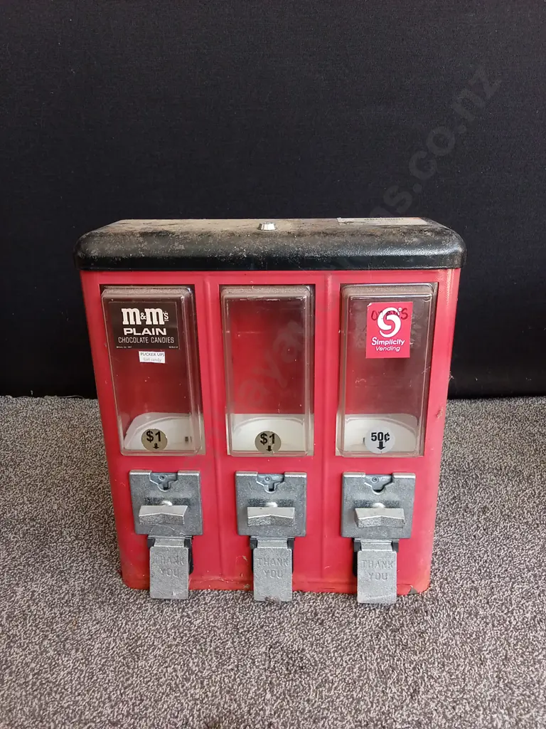 UNBRANDED 3 IN 1 TOY DISPENSER Image 1++