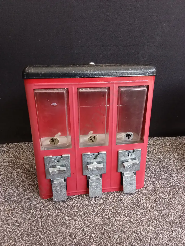 UNBRANDED 3 IN 1 TOY DISPENSER Image 1++