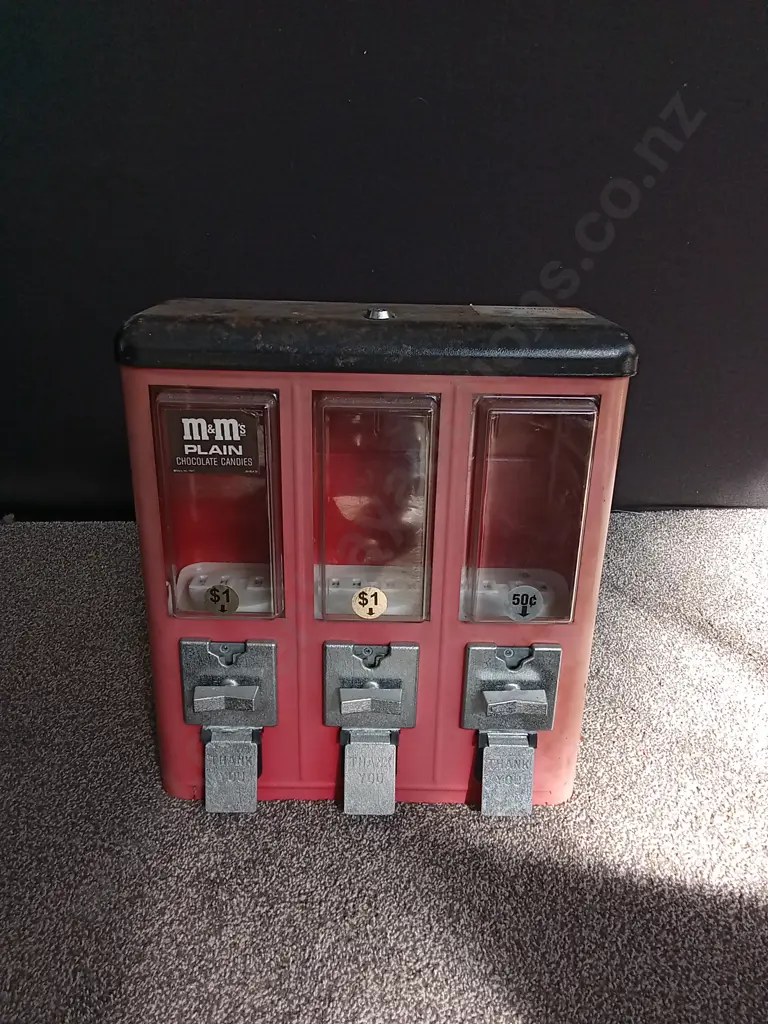 UNBRANDED 3 IN 1 TOY DISPENSER Image 1++