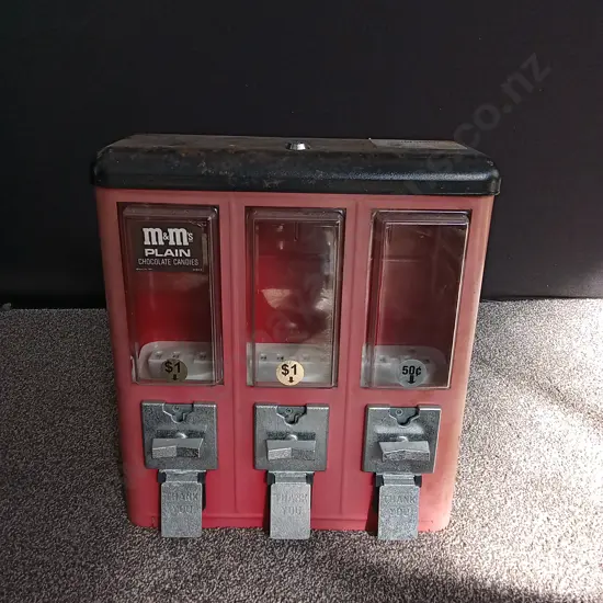 UNBRANDED 3 IN 1 TOY DISPENSER