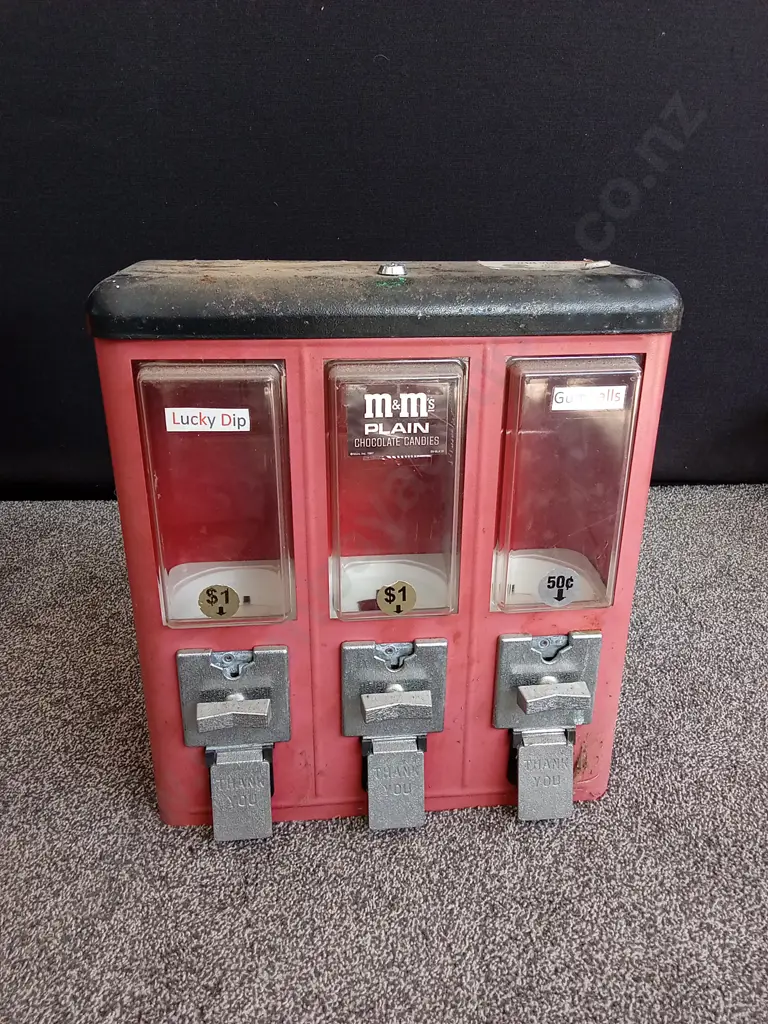 UNBRANDED 3 IN 1 TOY DISPENSER Image 1++