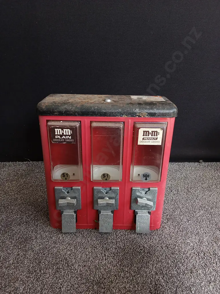 UNBRANDED 3 IN 1 TOY DISPENSER Image 1++