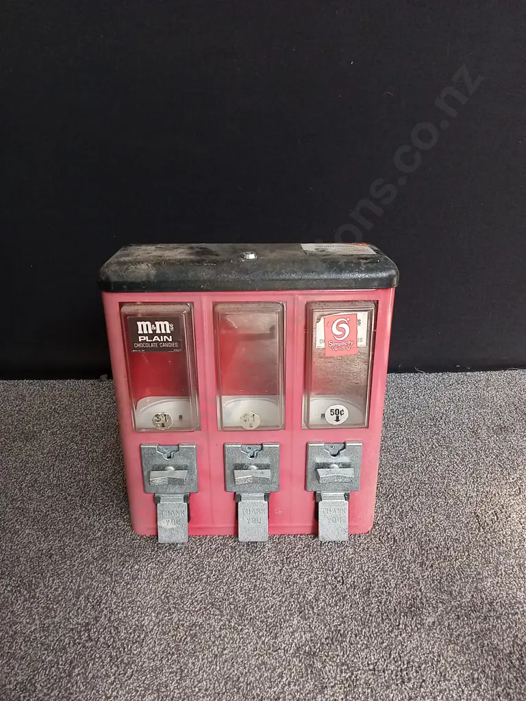 UNBRANDED 3 IN 1 TOY DISPENSER Image 1++