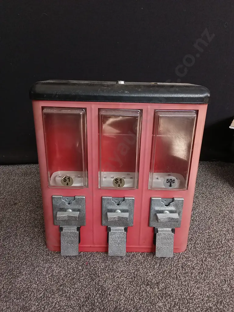 UNBRANDED 3 IN 1 TOY DISPENSER Image 1++