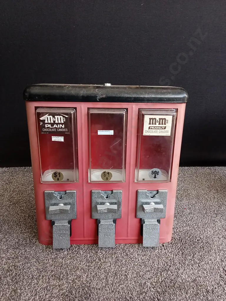 UNBRANDED 3 IN 1 TOY DISPENSER Image 1++