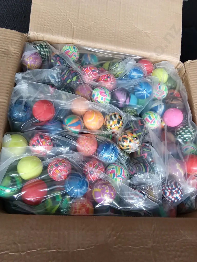 BOX OF BOUNCY BALLS FOR VENDING MACHINE Image 1++