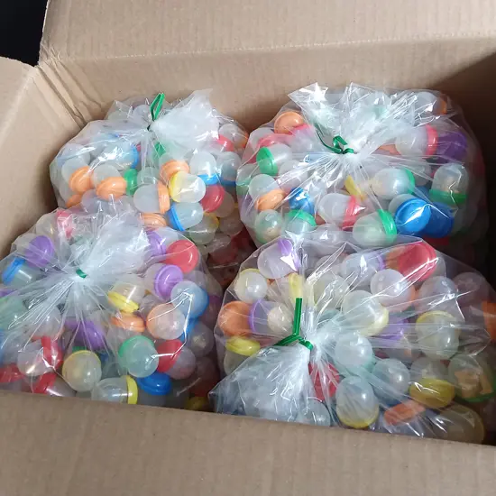 BOX OF PLASTIC CAPSULES FULL OF COSTUME JEWELLERY FOR VENDING MACHINE