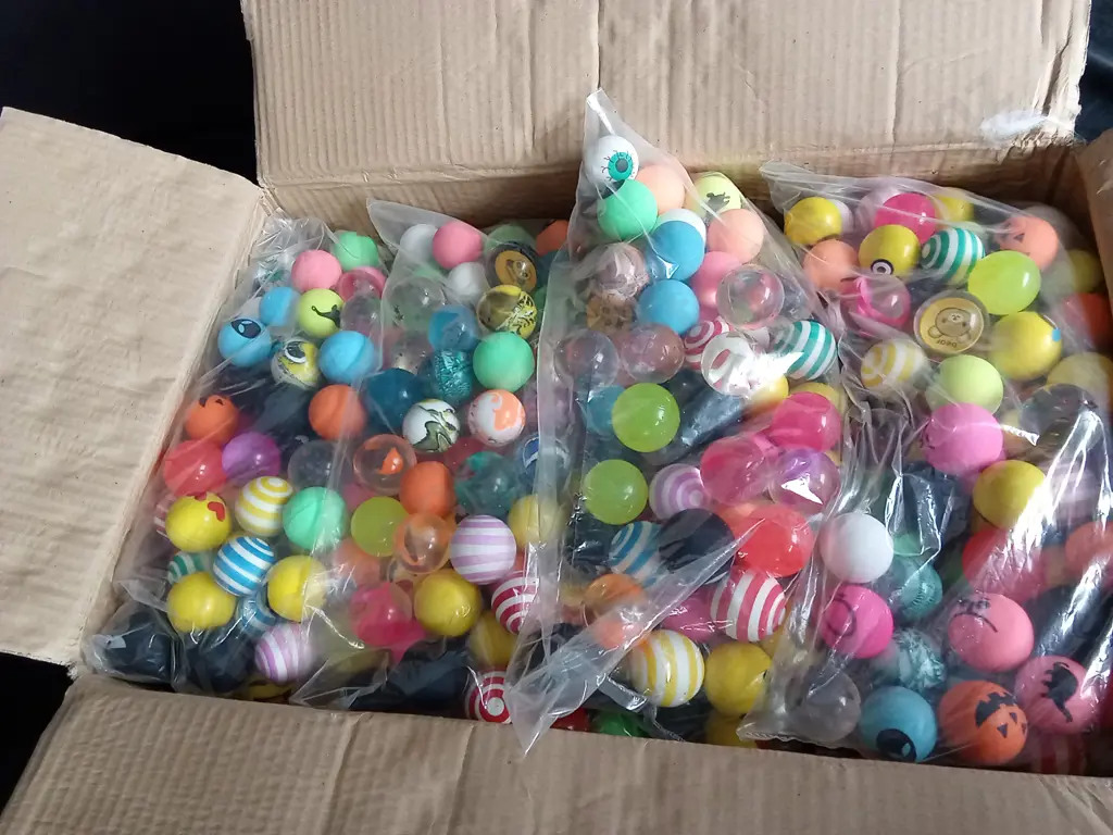 BOX OF SMALL BOUNCY BALLS FOR VENDING MACHINE Image 1++