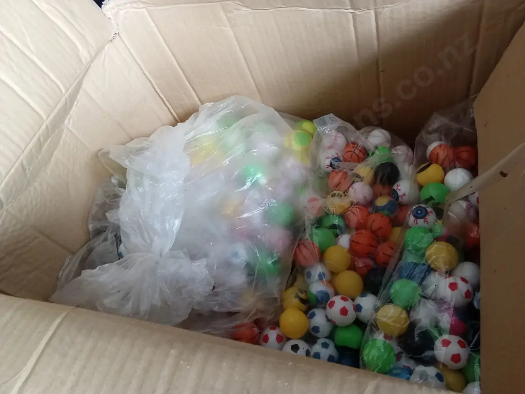 BOX OF BALLS FOR VENDING MACHINE Image 1++
