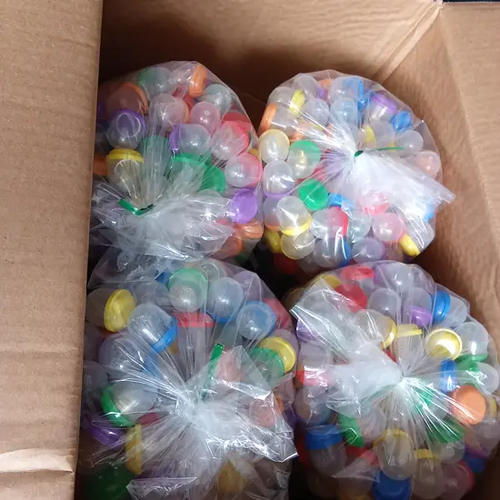 BOX OF PLASTIC CAPSULES FULL OF COSTUME JEWELLERY FOR VENDING MACHINE