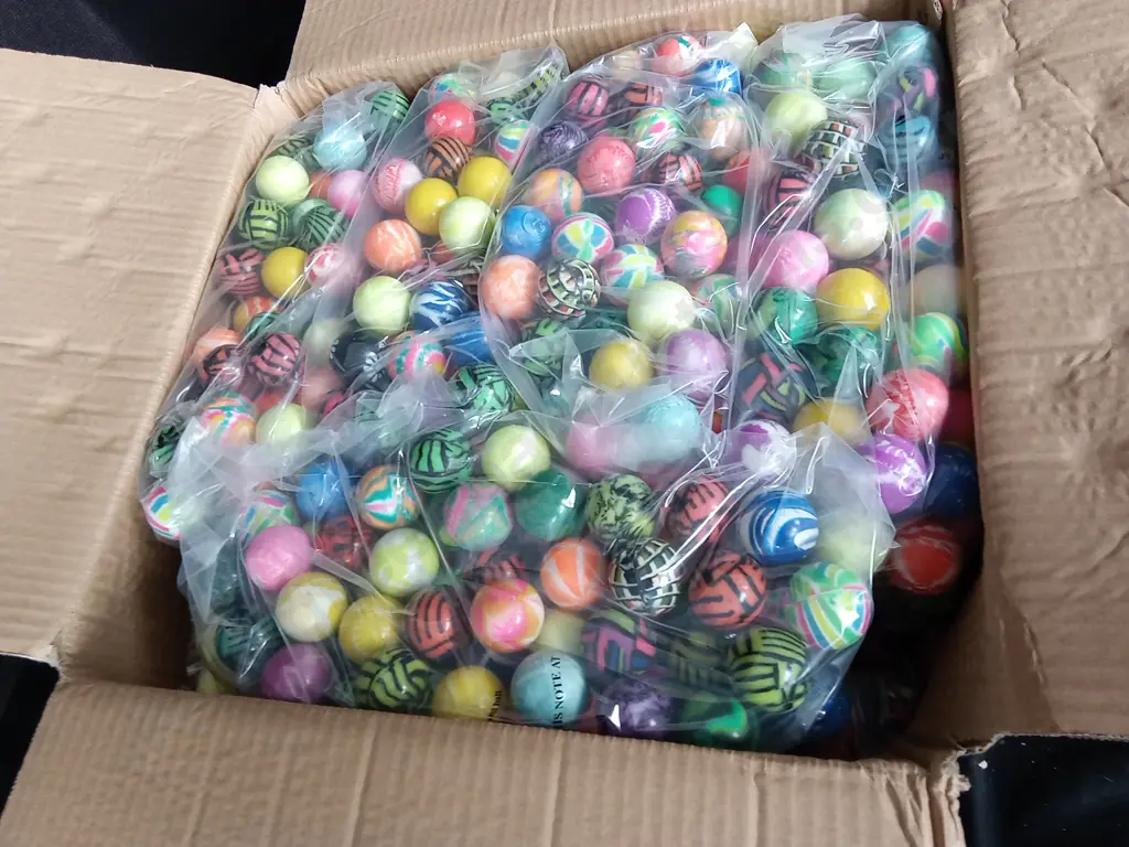 BOX OF SMALL BOUNCY BALLS FOR VENDING MACHINE Image 1++