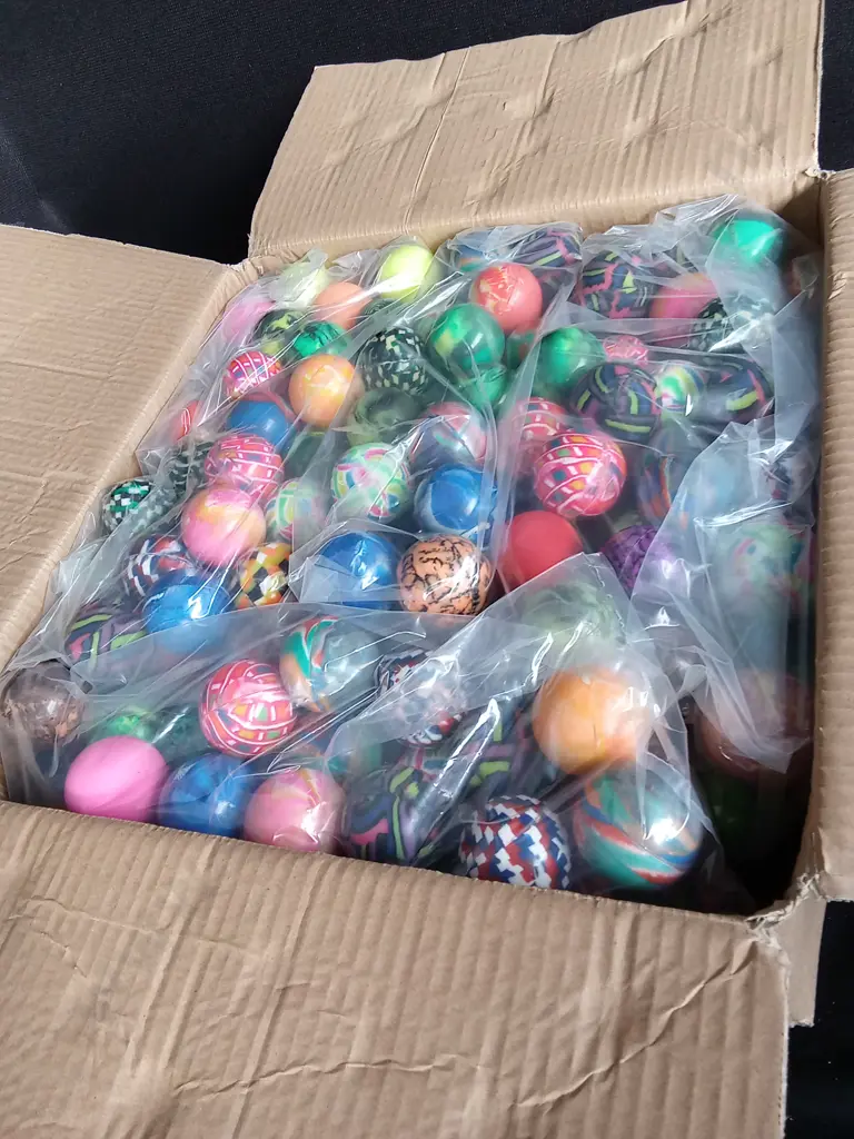 BOX OF BOUNCY BALLS FOR VENDING MACHINE Image 1++