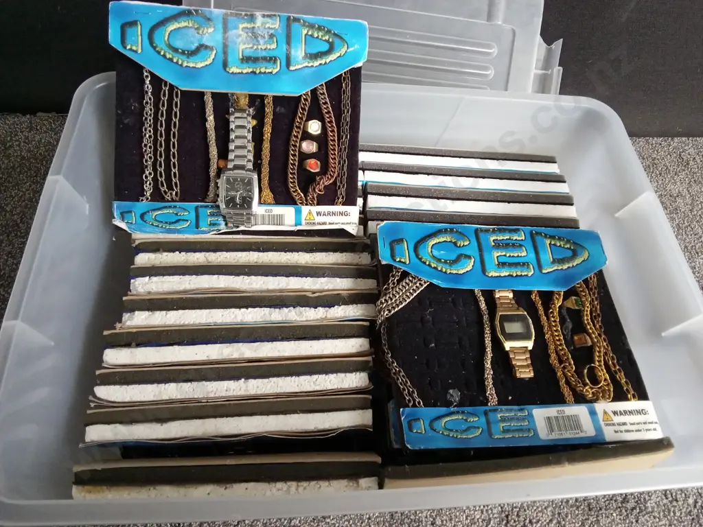 BOX OF COSTUME JEWELLERY FOR VENDING MACHINES Image 1++