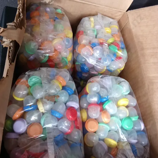 BOX OF PLASTIC CAPSULES FULL OF COSTUME JEWELLERY FOR VENDING MACHINE