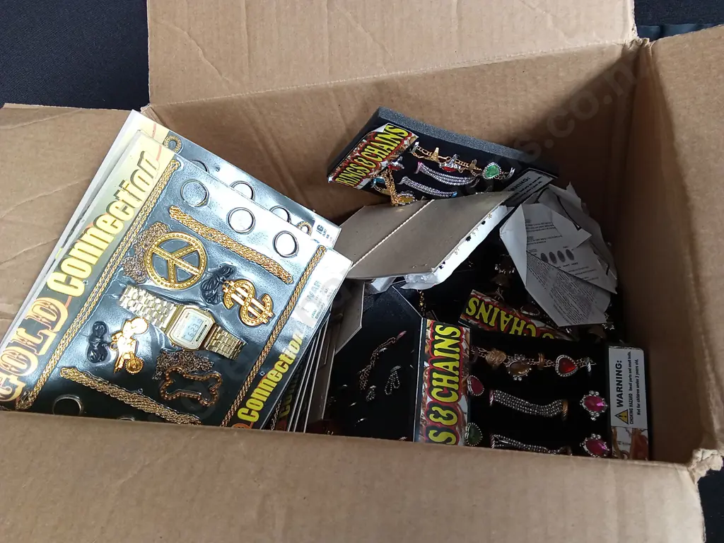 BOX OF COSTUME JEWELLERY AND FOR VENDING MACHINES Image 1++
