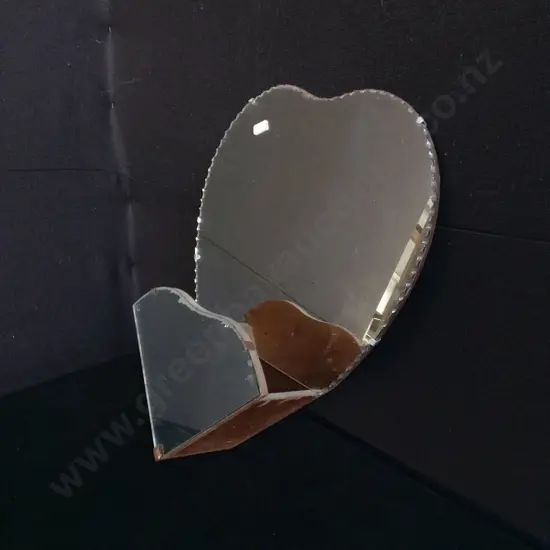 HEART SHAPED WALL MIRROR WITH STORAGE