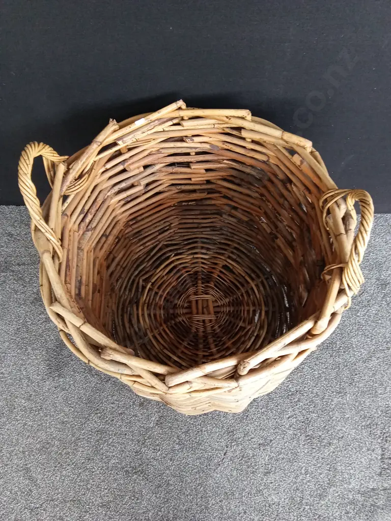 LARGE WICKER BASKET Image 1++