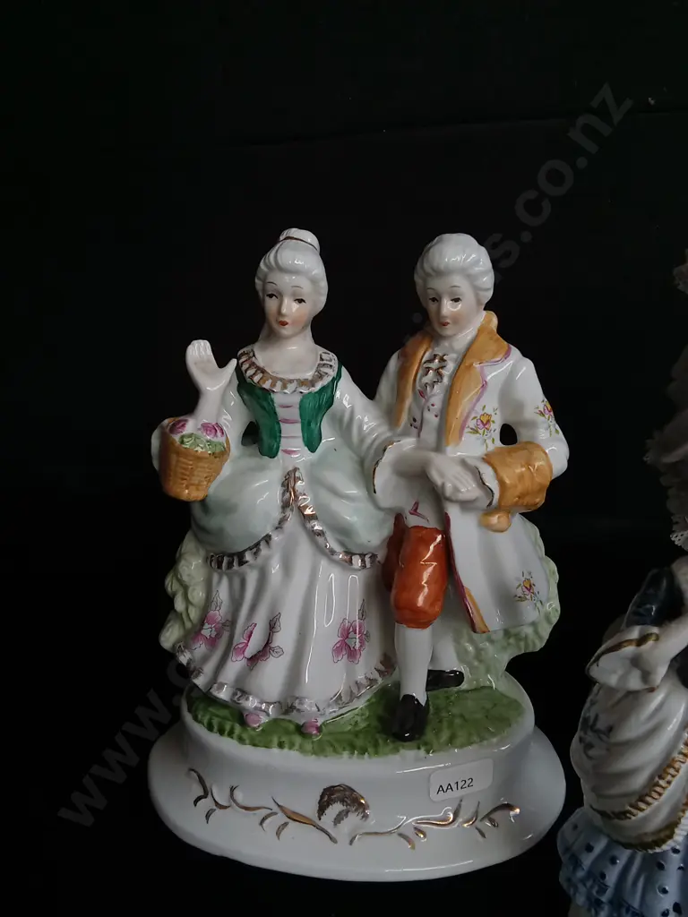 COLLECTION OF VINTAGE VICTORIAN STYLE PORCELAIN FIGURES Image 1++
