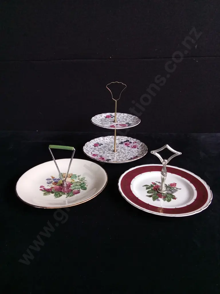 3 PIECES CAKE STANDS Image 1++