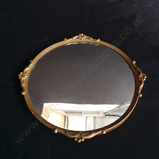 ROUND MIRROR WITH GOLD COLOURED BORDER 22CM