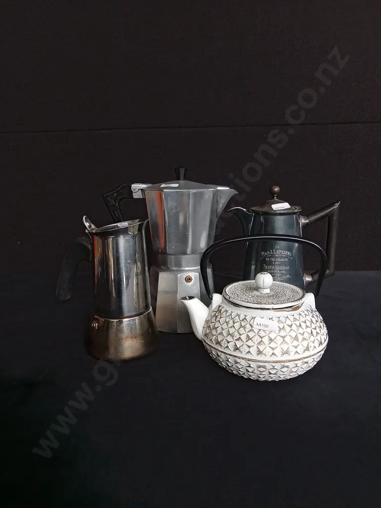 4 PIECES POTS AND JUGS Image 1++