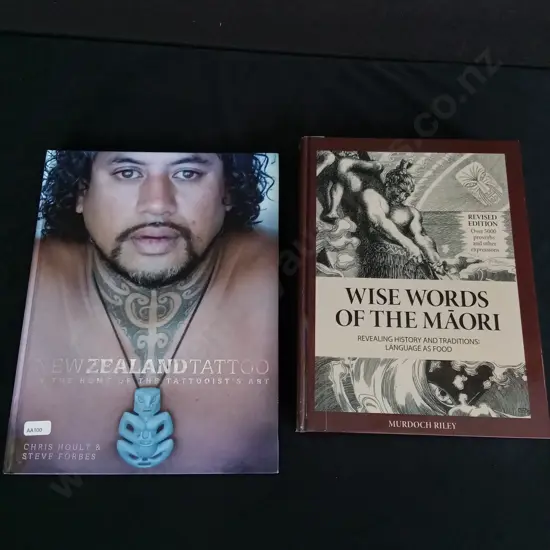 2 PIECES NEW ZEALAND BOOKS