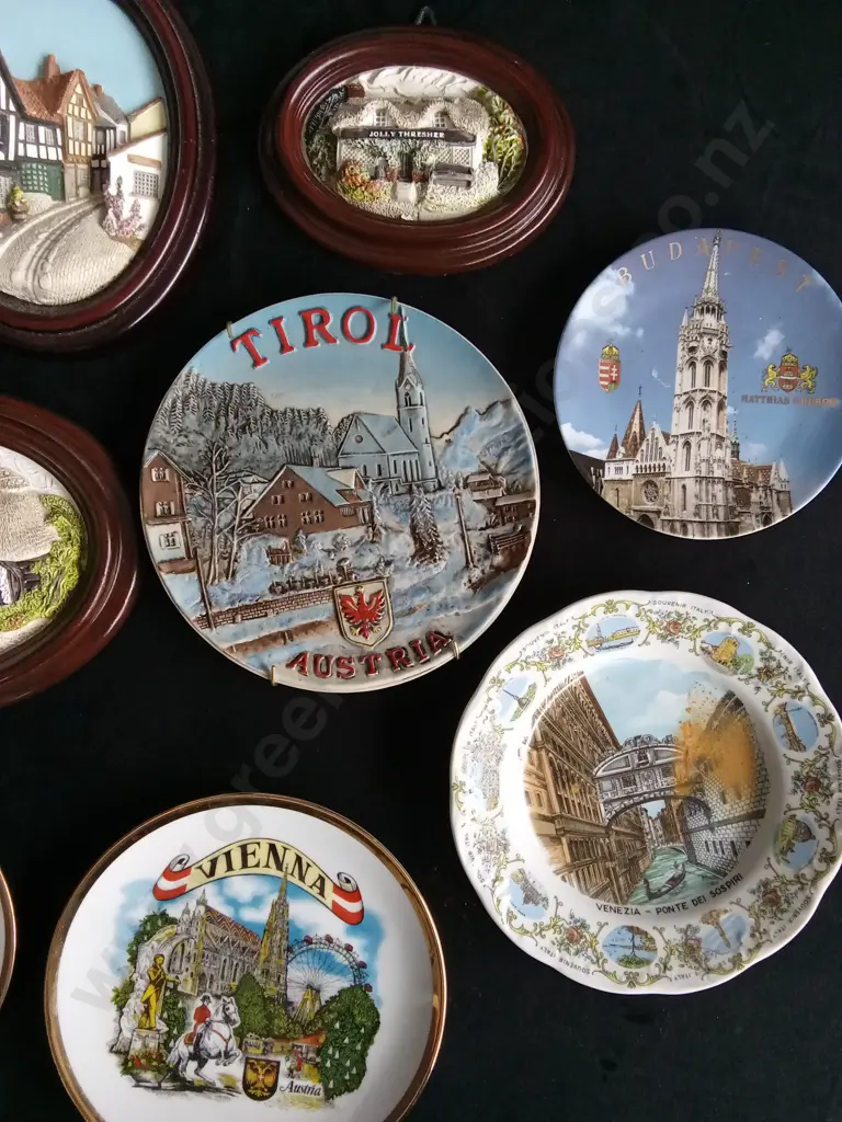 12 DECORATIVE PLATES AND 3D FRAMED PLAQUES Image 1++