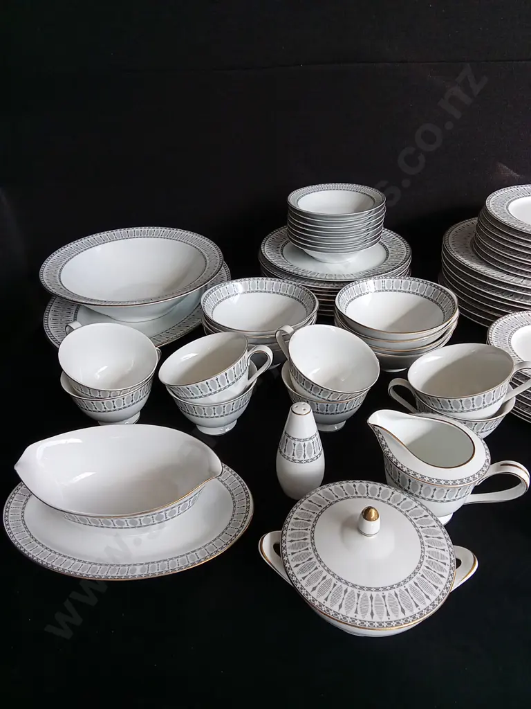 70 PIECE SANGO FINE CHINA SET Image 1++
