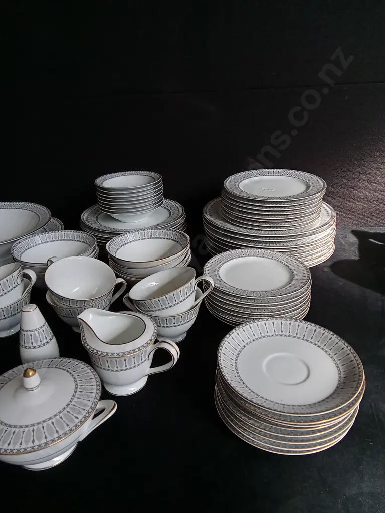70 PIECE SANGO FINE CHINA SET Image 1++