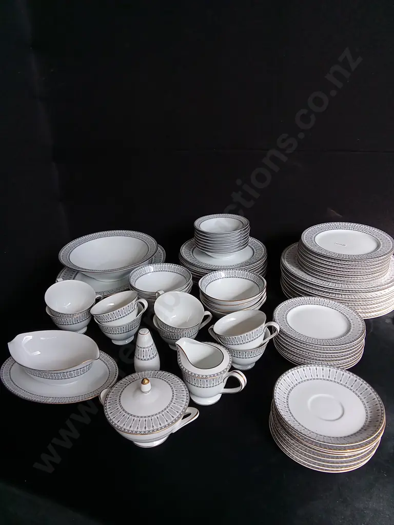 70 PIECE SANGO FINE CHINA SET Image 1++