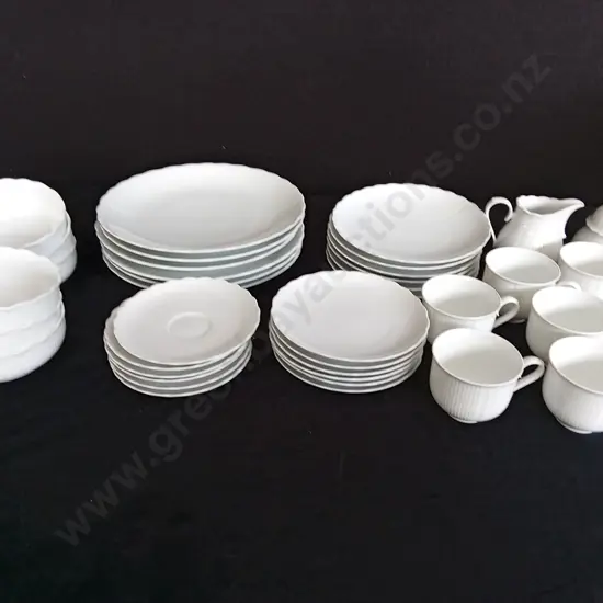 LARGE GERMAN DINNER SET