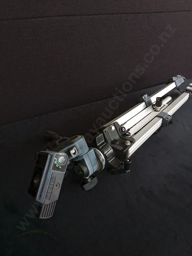 SLIK CAMERA TRIPOD Image 1++