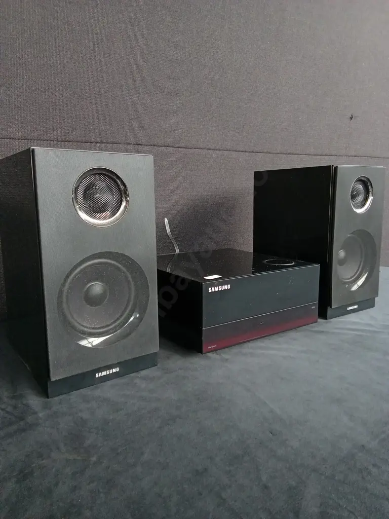 3 PIECES SAMSUNG HOME TEHEATRE SYSTEM Image 1++