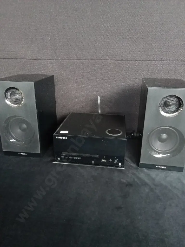 3 PIECES SAMSUNG HOME TEHEATRE SYSTEM Image 1++
