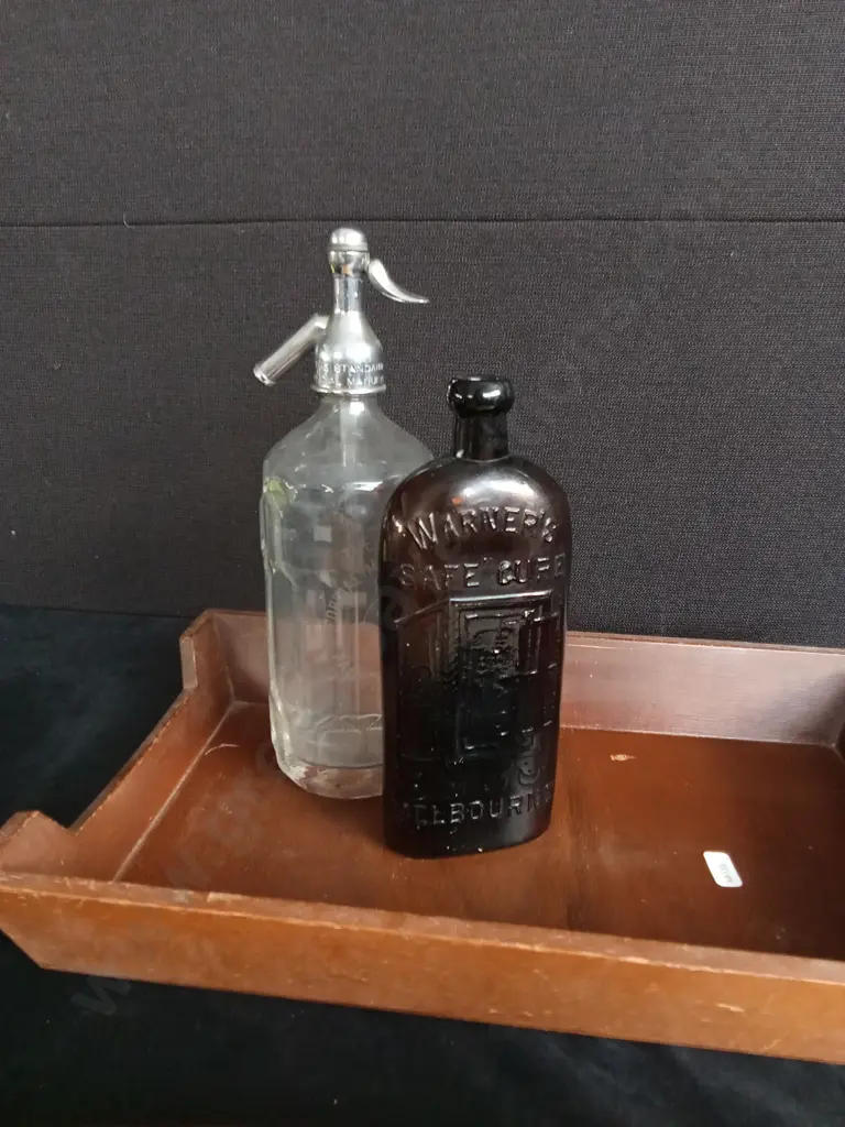 4 PIECES BOTTLES AND WOODEN BOARDS Image 1++