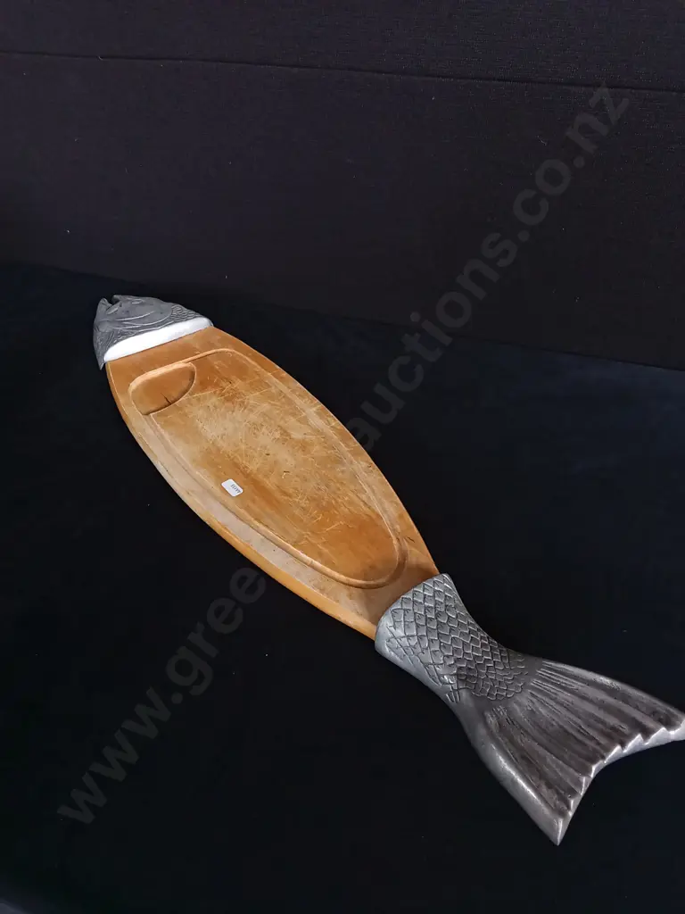 4 PIECES BOTTLES AND WOODEN BOARDS Image 1++