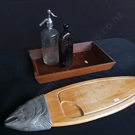 4 PIECES BOTTLES AND WOODEN BOARDS