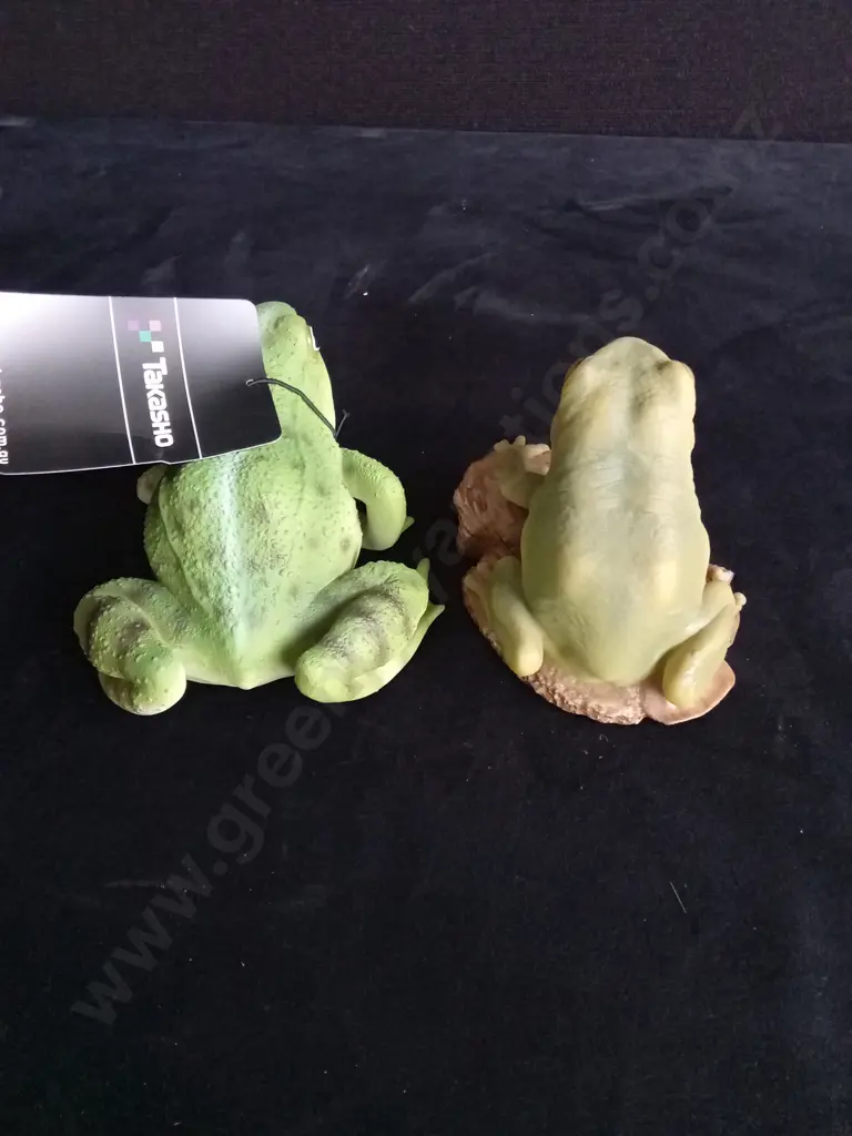 2 FROG FIGURINES Image 1++
