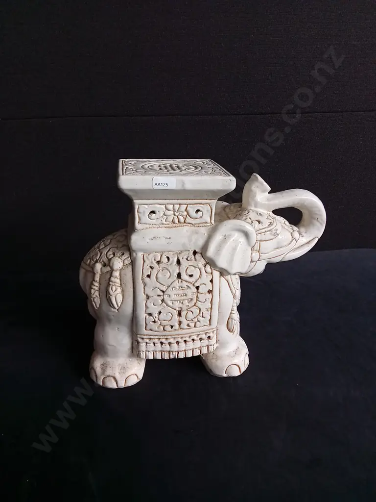 DECORATIVE ELEPHANT STAND Image 1++