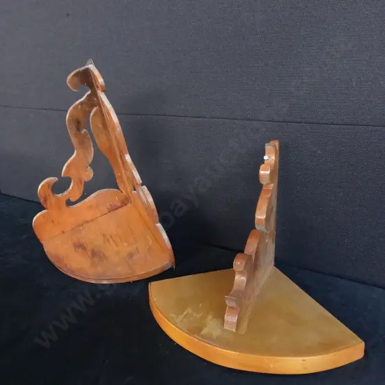 2 PIECES WOODEN CORNER DISPLAY SHELFS