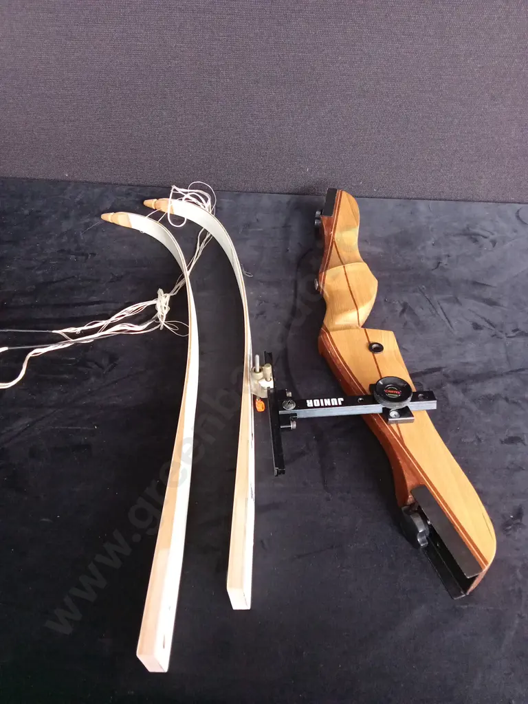 ARCHERY SET AND CARRY CASE Image 1++