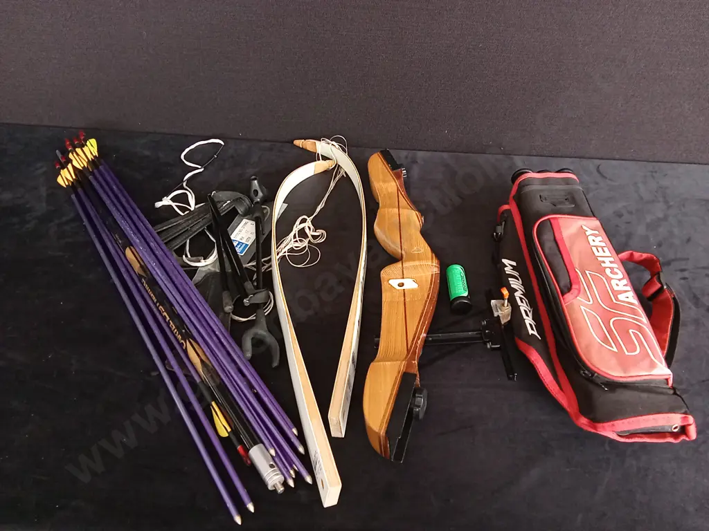 ARCHERY SET AND CARRY CASE Image 1++