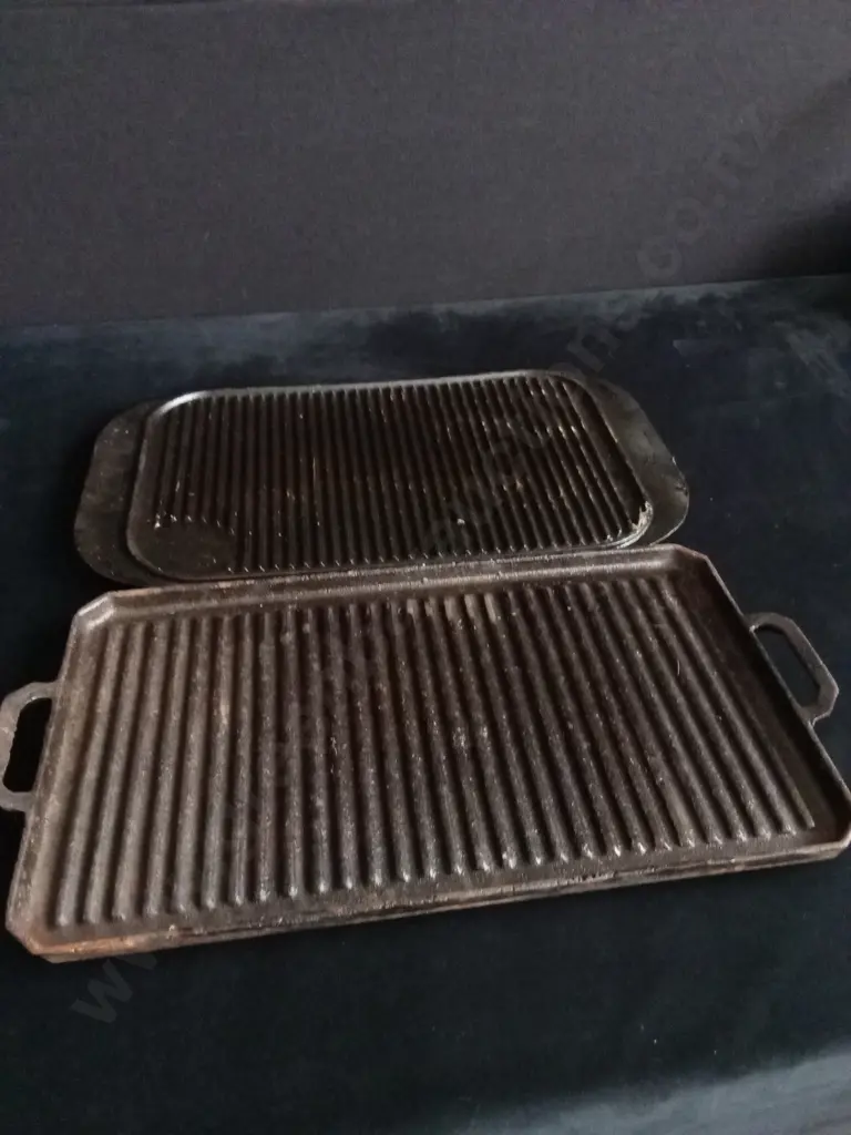 VINTAGE CAST IRON GRIDDLE PANS Image 1++