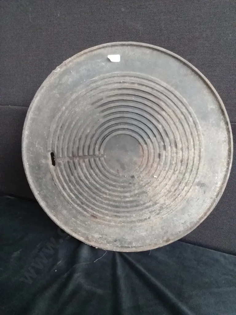 CIRCULAR MANHOLE COVER Image 1++