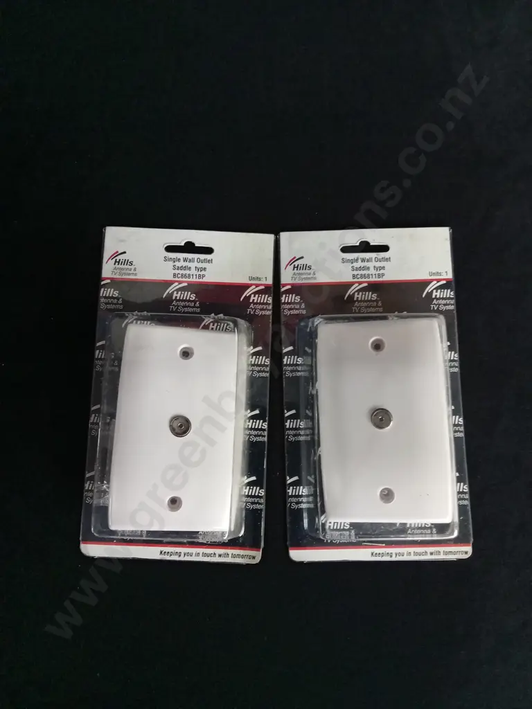 BOX OF BRAND NEW WALL PLATES Image 1++